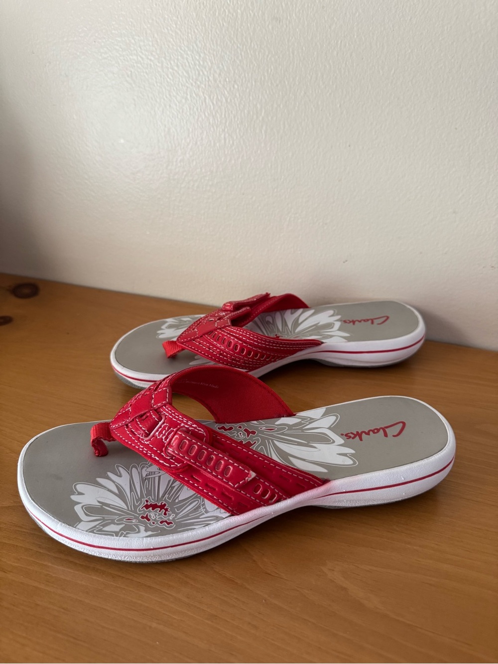 Clarks Red Thong Sandals - Size 7 - Picture 2 of 13